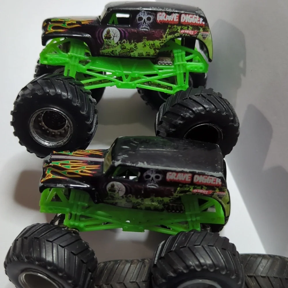 5 Grave Digger Monster Trucks Green Black Blue Silver Hot Wheels Push N Go